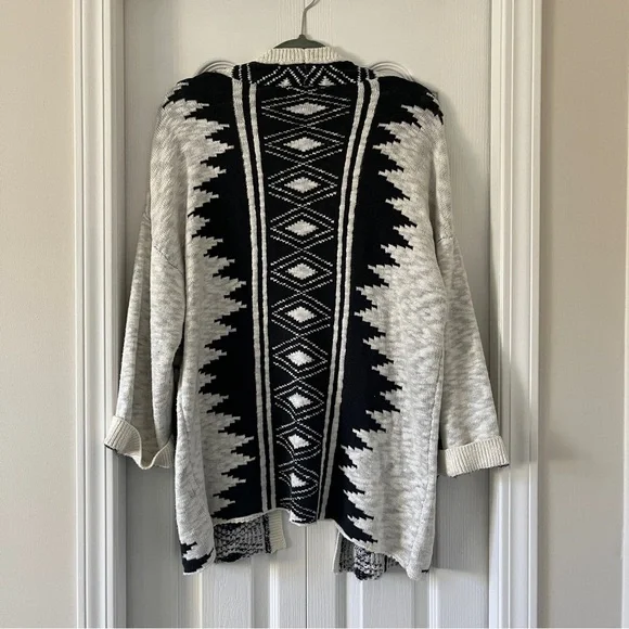 Aztec Print Cardigan - Picture 3 of 4